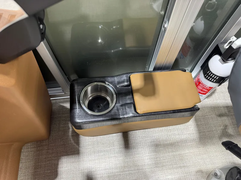 Slide: The Image of Tahoe Geofish 2385 Rear Fish & Honda 4-Stroke EFI 2026 - 16