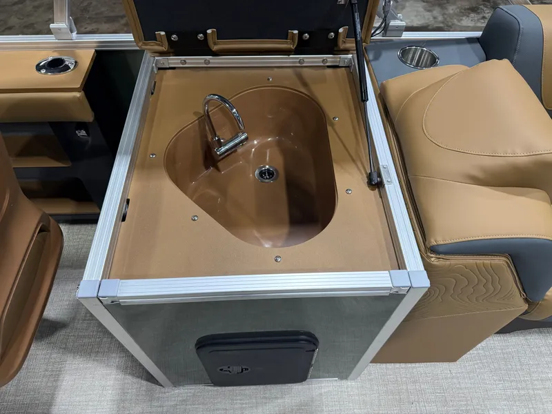 Slide: The Image of Tahoe Geofish 2385 Rear Fish & Honda 4-Stroke EFI 2026 - 18