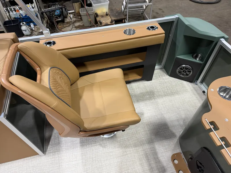 Slide: The Image of Tahoe Geofish 2385 Rear Fish & Honda 4-Stroke EFI 2026 - 24