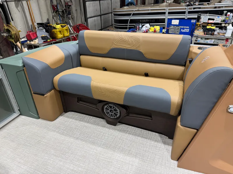 Slide: The Image of Tahoe Geofish 2385 Rear Fish & Honda 4-Stroke EFI 2026 - 38