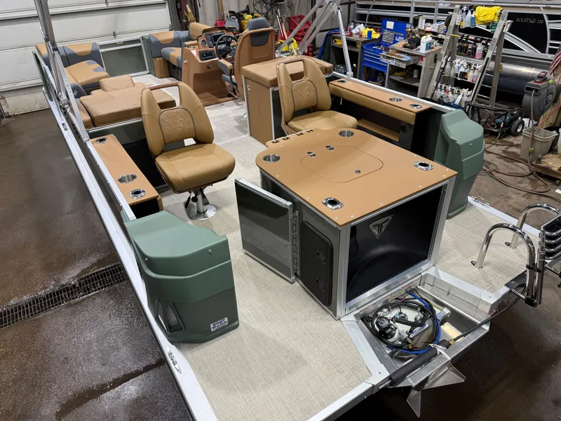 Slide: The Image of Tahoe Geofish 2385 Rear Fish & Honda 4-Stroke EFI 2026 - 53