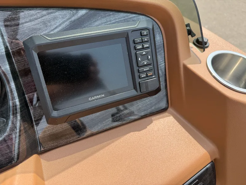 Slide: The Image of Tahoe LTZ 200HP VRB 2385 Swingback Tritoon 2025 - 16