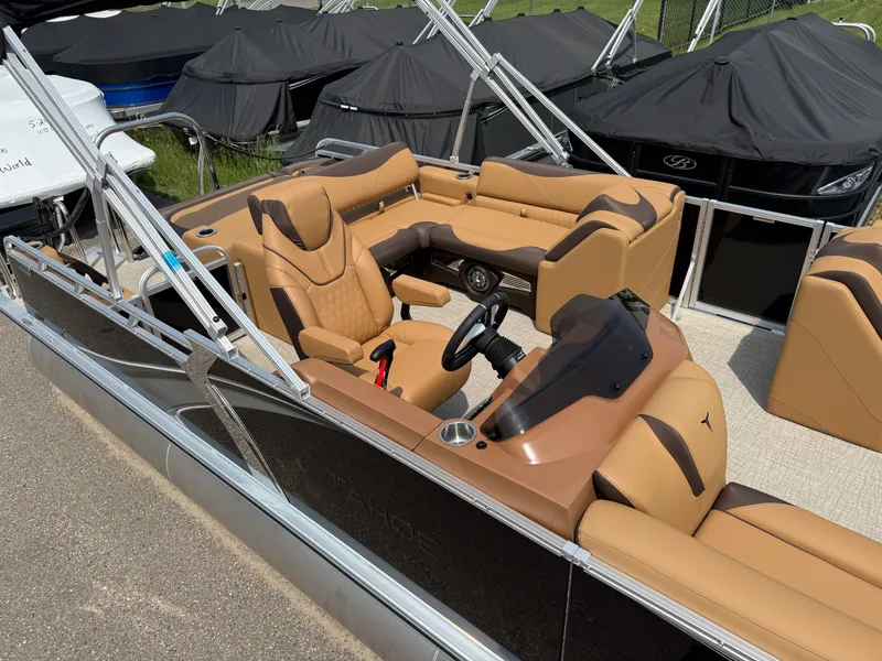 Slide: The Image of Tahoe LTZ 200HP VRB 2385 Swingback Tritoon 2025 - 3