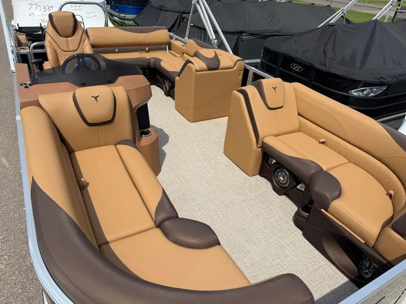 Slide: The Image of Tahoe LTZ 200HP VRB 2385 Swingback Tritoon 2025 - 34