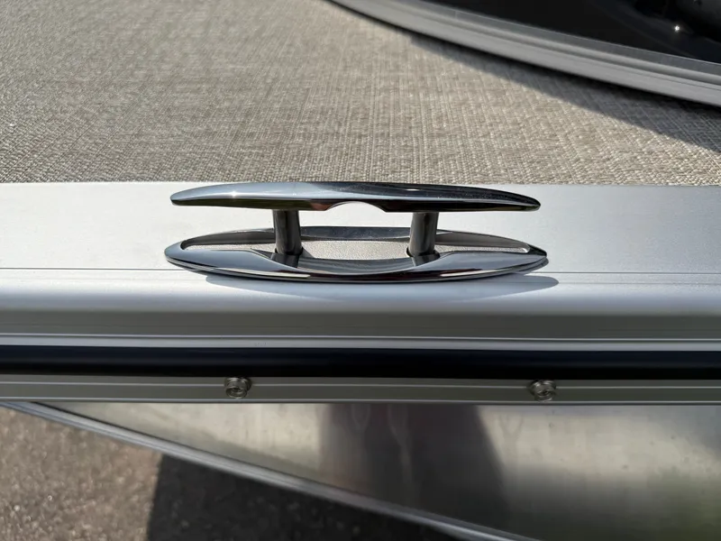 Slide: The Image of Tahoe LTZ 200HP VRB 2385 Swingback Tritoon 2025 - 37