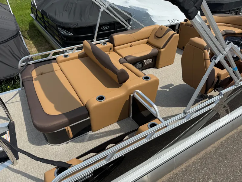 Slide: The Image of Tahoe LTZ 200HP VRB 2385 Swingback Tritoon 2025 - 4