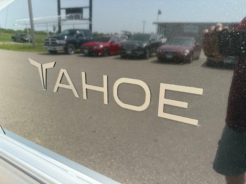 Slide: The Image of Tahoe LTZ 200HP VRB 2385 Swingback Tritoon 2025 - 41