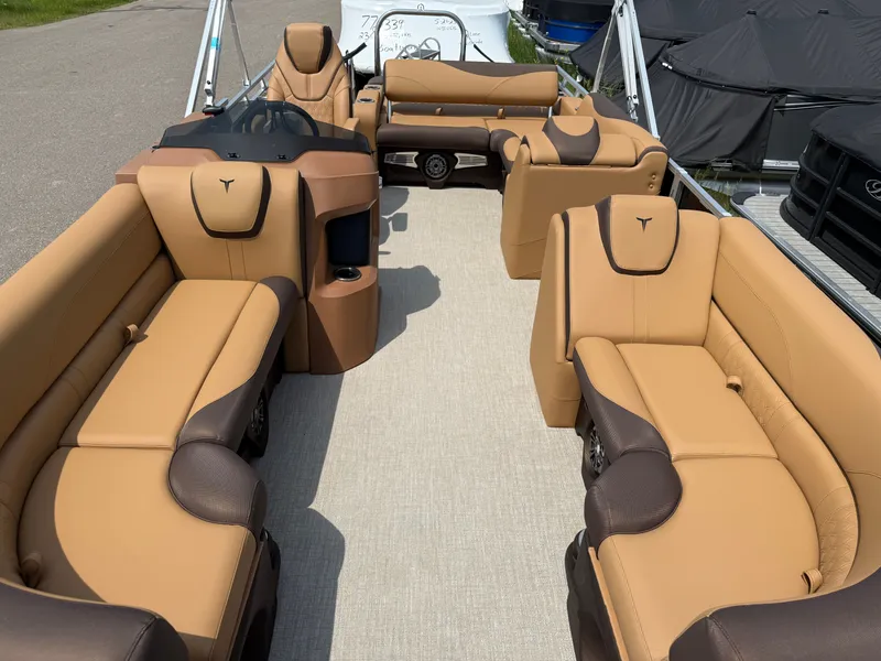 Slide: The Image of Tahoe LTZ 200HP VRB 2385 Swingback Tritoon 2025 - 7