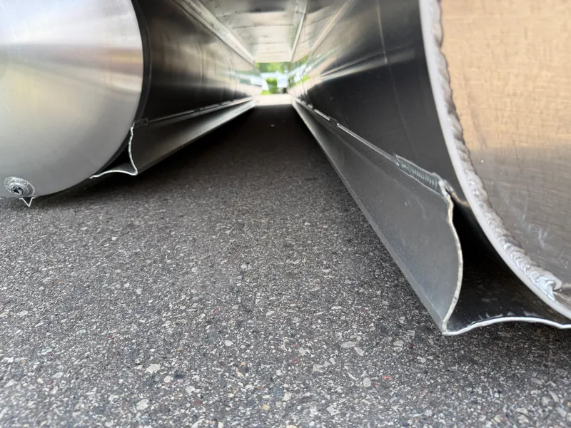 Slide: The Image of Tahoe LTZ 2385 Swingback (VRB) Tritoon & Honda 4-Stroke EFI 2025 - 47