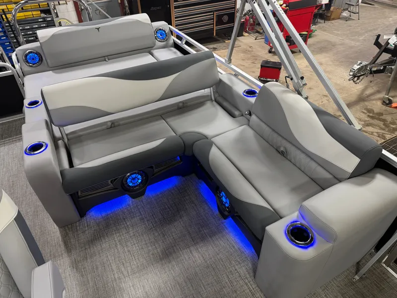 Slide: The Image of Tahoe LTZ 2385 Swingback (VRL) Tritoon & Honda 4-Stroke EFI 2025 - 17