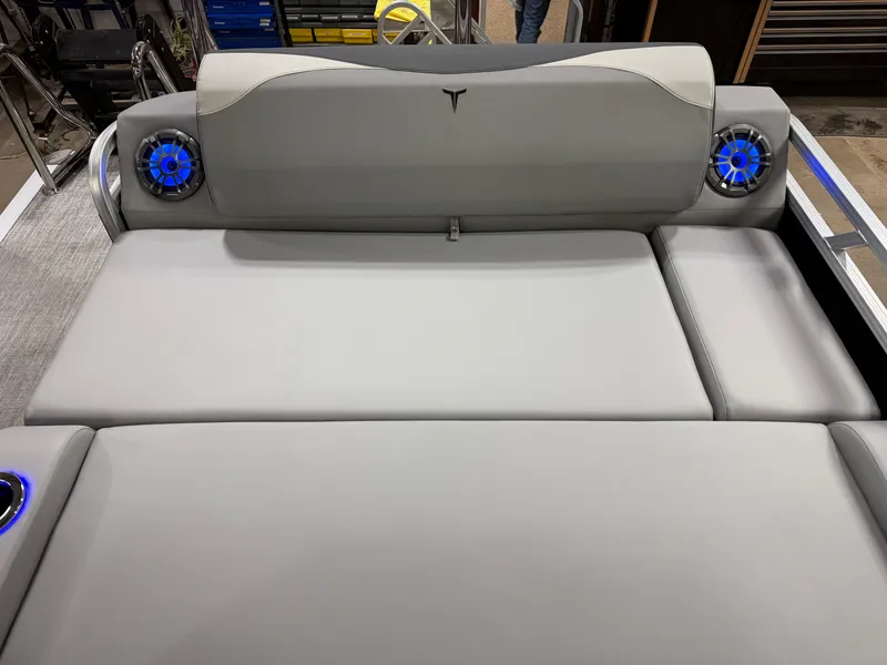 Slide: The Image of Tahoe LTZ 2385 Swingback (VRL) Tritoon & Honda 4-Stroke EFI 2025 - 21