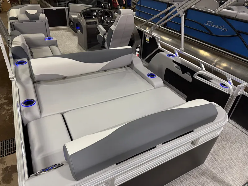 Slide: The Image of Tahoe LTZ 2385 Swingback (VRL) Tritoon & Honda 4-Stroke EFI 2025 - 24