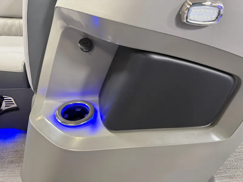 Slide: The Image of Tahoe LTZ 2385 Swingback (VRL) Tritoon & Honda 4-Stroke EFI 2025 - 33