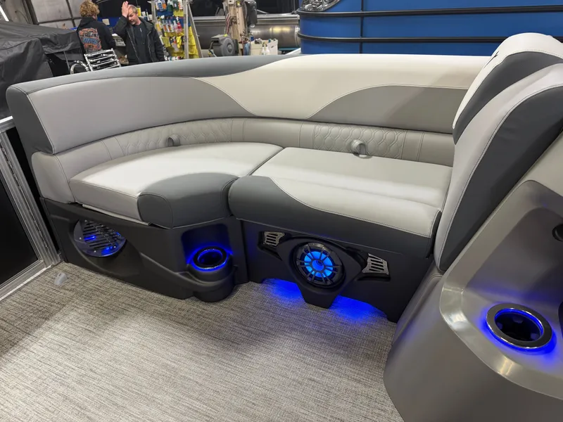 Slide: The Image of Tahoe LTZ 2385 Swingback (VRL) Tritoon & Honda 4-Stroke EFI 2025 - 34