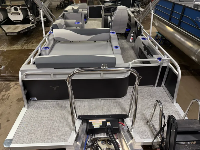 Slide: The Image of Tahoe LTZ 2385 Swingback (VRL) Tritoon & Honda 4-Stroke EFI 2025 - 5