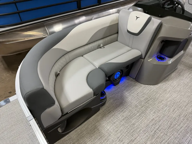 Slide: The Image of Tahoe LTZ 2385 Swingback (VRL) Tritoon & Honda 4-Stroke EFI 2025 - 7