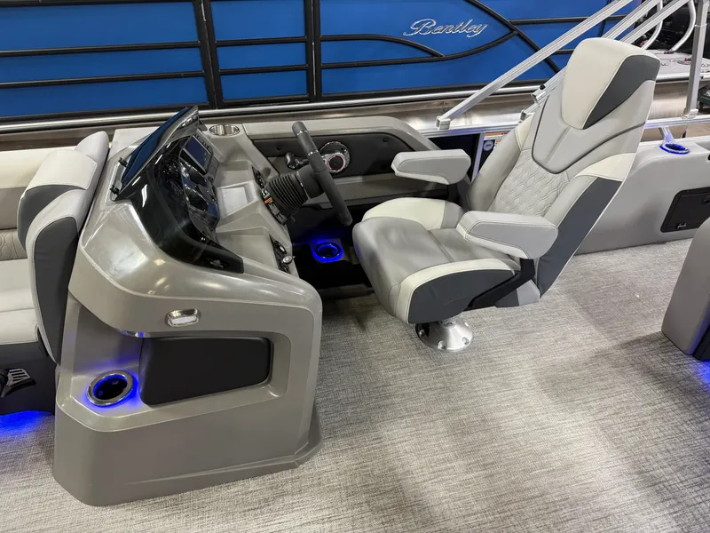Slide: The Image of Tahoe LTZ 2385 Swingback (VRL) Tritoon & Honda 4-Stroke EFI 2025 - 9