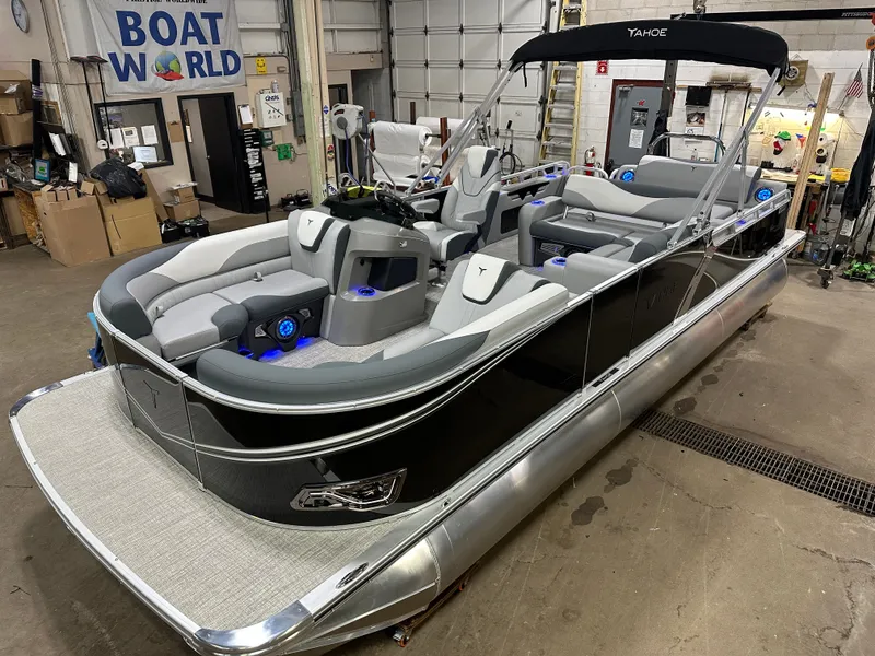 The Image of Tahoe LTZ 200HP VRL 2385 Swingback Tritoon 2025 - 1