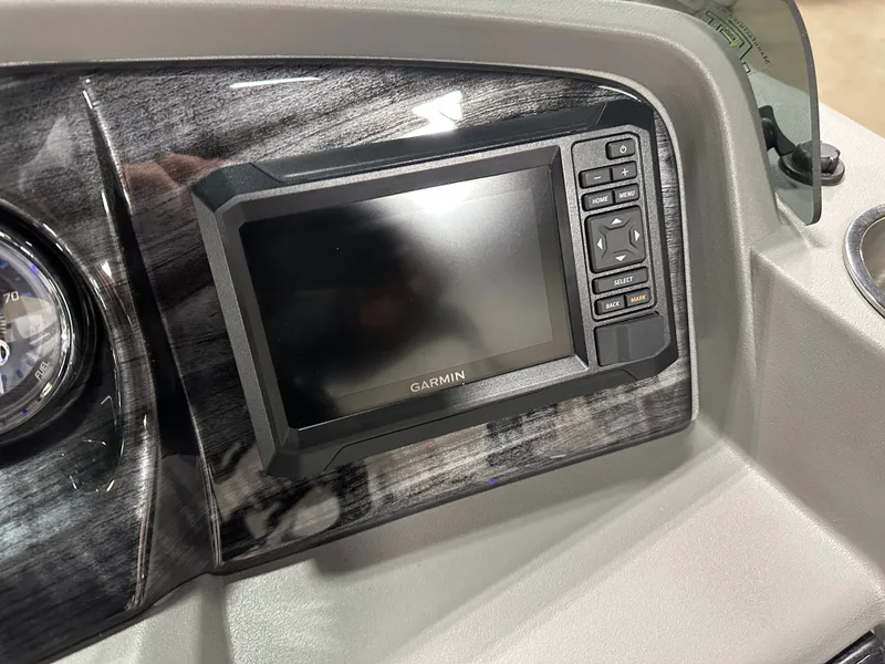 Slide: The Image of Tahoe LTZ 200HP VRL 2385 Swingback Tritoon 2025 - 14