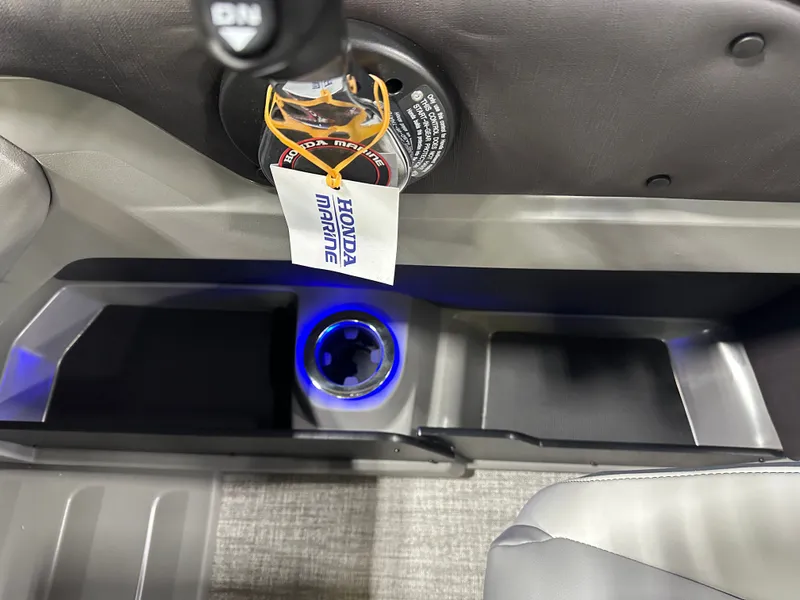 Slide: The Image of Tahoe LTZ 200HP VRL 2385 Swingback Tritoon 2025 - 15