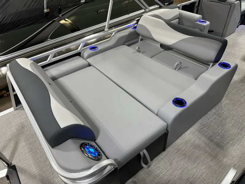 Slide: The Image of Tahoe LTZ 200HP VRL 2385 Swingback Tritoon 2025 - 18