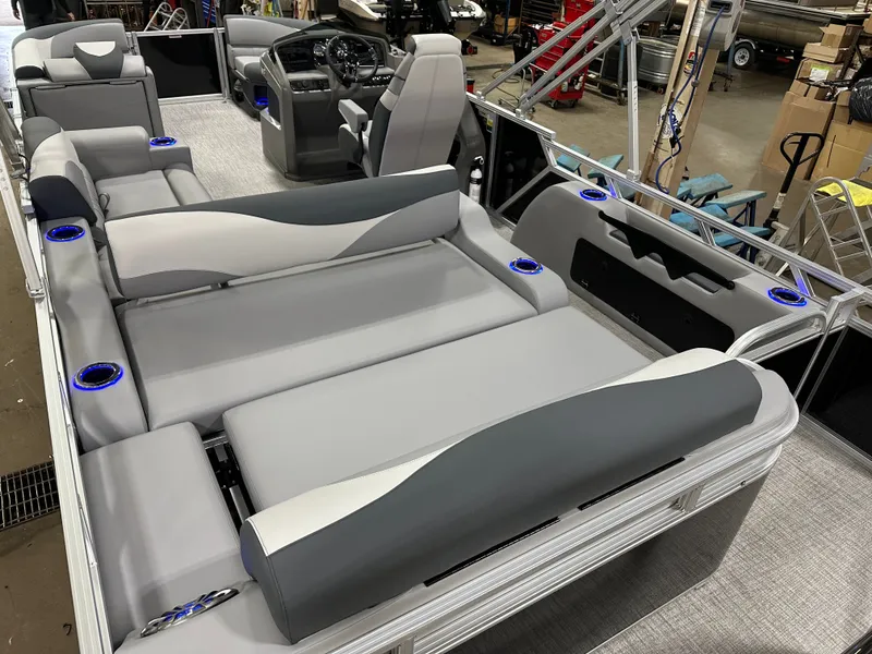 Slide: The Image of Tahoe LTZ 200HP VRL 2385 Swingback Tritoon 2025 - 27