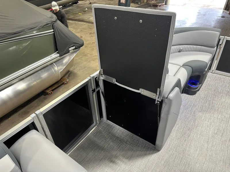 Slide: The Image of Tahoe LTZ 200HP VRL 2385 Swingback Tritoon 2025 - 29