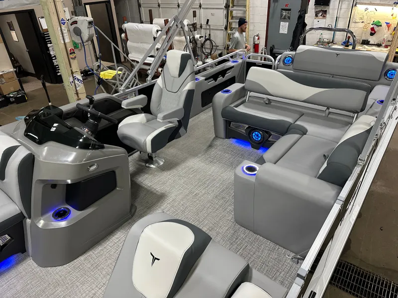 Slide: The Image of Tahoe LTZ 200HP VRL 2385 Swingback Tritoon 2025 - 3