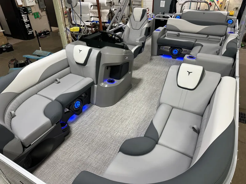 Slide: The Image of Tahoe LTZ 200HP VRL 2385 Swingback Tritoon 2025 - 32