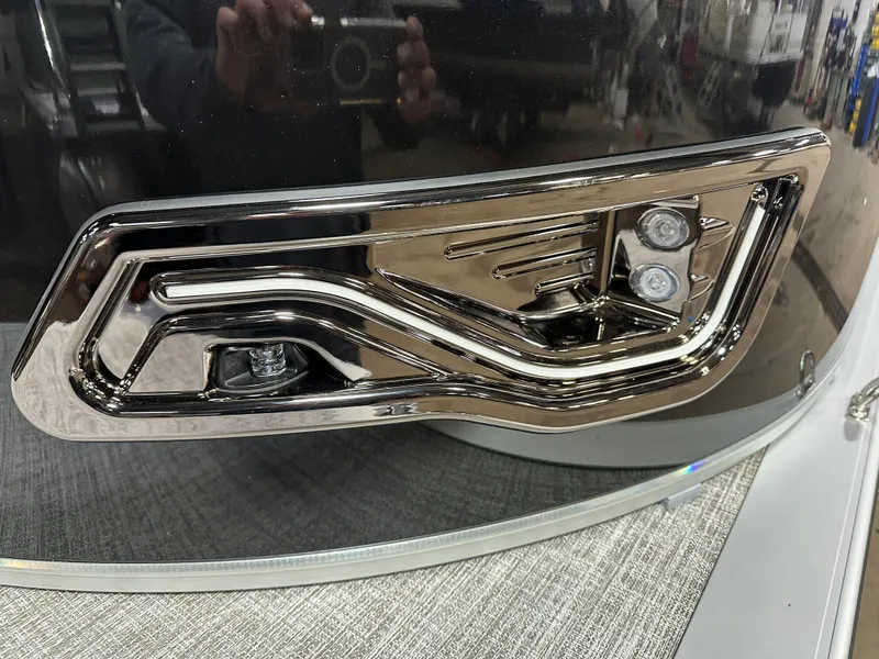 Slide: The Image of Tahoe LTZ 200HP VRL 2385 Swingback Tritoon 2025 - 38