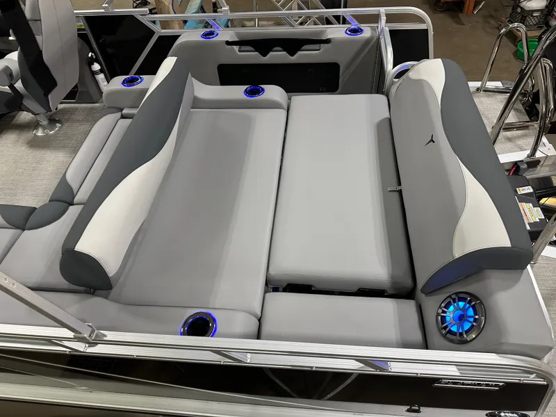 Slide: The Image of Tahoe LTZ 200HP VRL 2385 Swingback Tritoon 2025 - 4