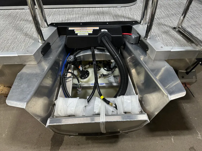 Slide: The Image of Tahoe LTZ 200HP VRL 2385 Swingback Tritoon 2025 - 47