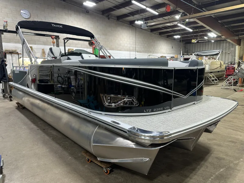 Slide: The Image of Tahoe LTZ 200HP VRL 2385 Swingback Tritoon 2025 - 51