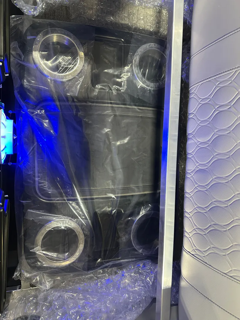 Slide: The Image of Tahoe LTZ 200HP VRL 2385 Swingback Tritoon 2025 - 54