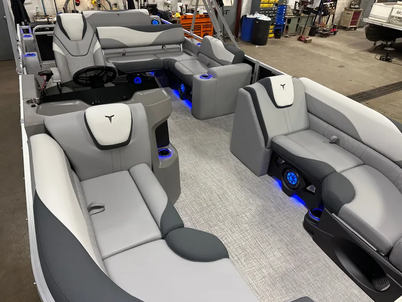 Slide: The Image of Tahoe LTZ 2385 Swingback (VRL) Tritoon & Honda 4-Stroke EFI 2025 - 33