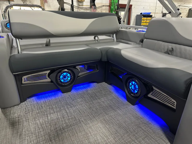 Slide: The Image of Tahoe LTZ 2385 Swingback (VRL) Tritoon & Honda 4-Stroke EFI 2025 - 34