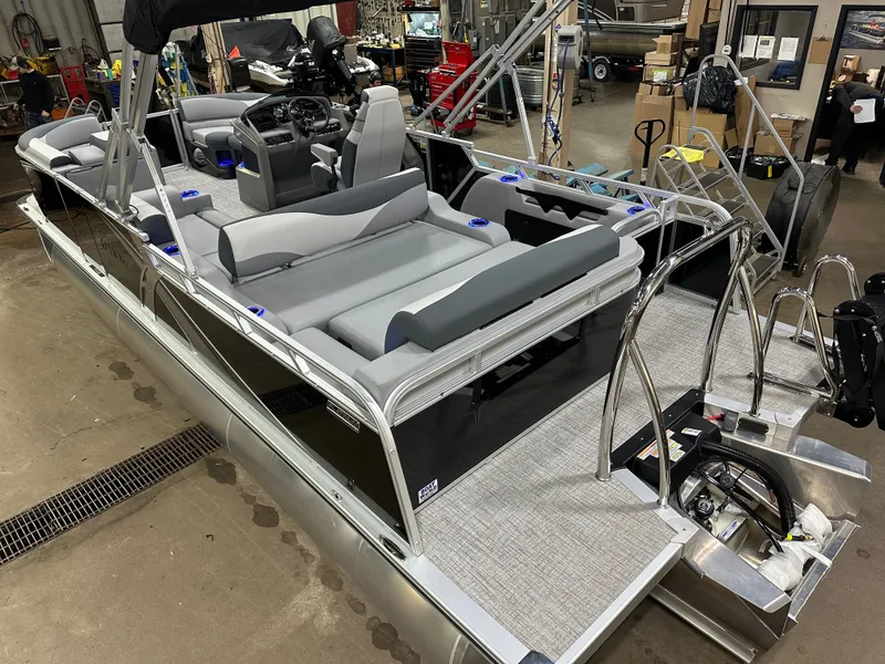 Slide: The Image of Tahoe LTZ 2385 Swingback (VRL) Tritoon & Honda 4-Stroke EFI 2025 - 52