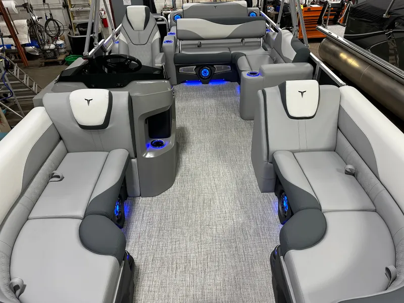 Slide: The Image of Tahoe LTZ 2385 Swingback (VRL) Tritoon & Honda 4-Stroke EFI 2025 - 6