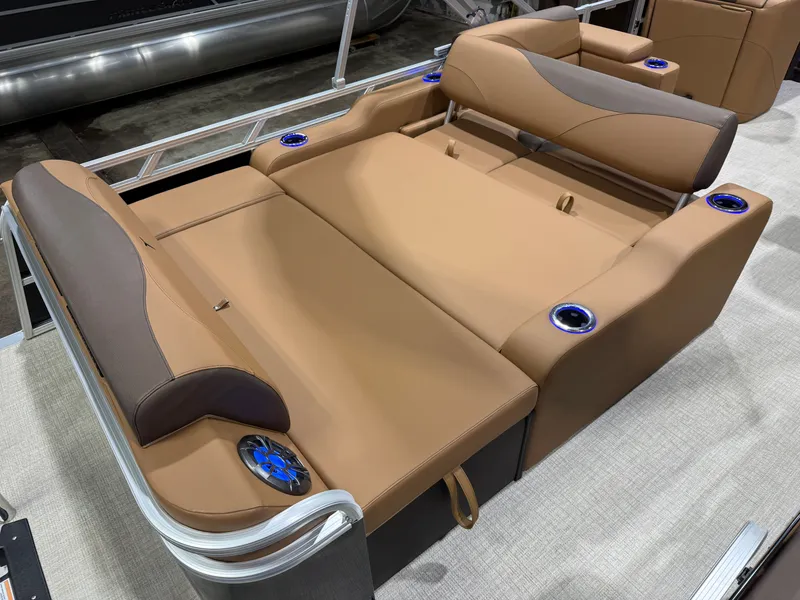 Slide: The Image of Tahoe LTZ 200HP VRL 2385 Swingback Tritoon 2025 - 17