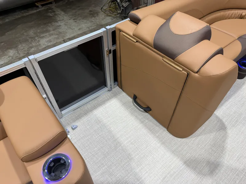 Slide: The Image of Tahoe LTZ 200HP VRL 2385 Swingback Tritoon 2025 - 27