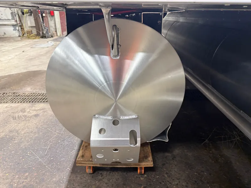 Slide: The Image of Tahoe LTZ 200HP VRL 2385 Swingback Tritoon 2025 - 42