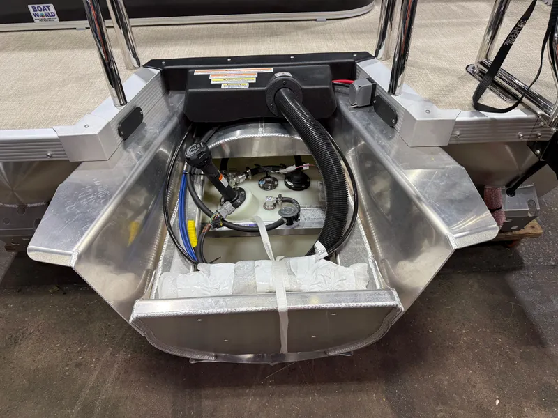 Slide: The Image of Tahoe LTZ 200HP VRL 2385 Swingback Tritoon 2025 - 44