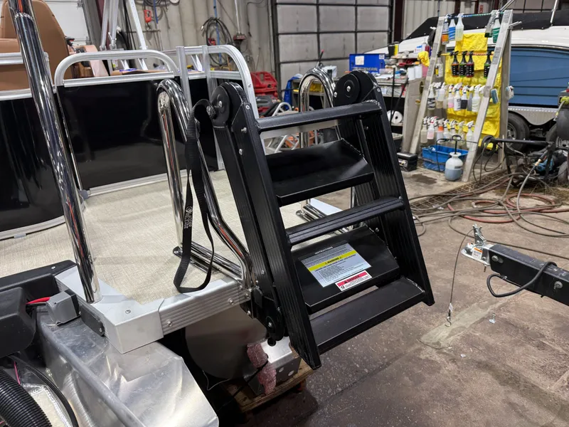 Slide: The Image of Tahoe LTZ 200HP VRL 2385 Swingback Tritoon 2025 - 46