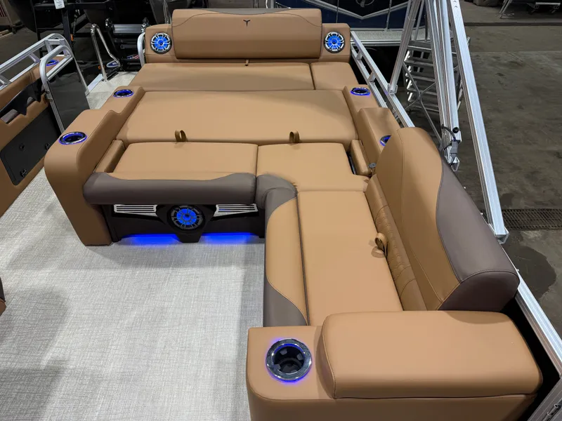 Slide: The Image of Tahoe LTZ 2385 Swingback (VRL) Tritoon & Honda 4-Stroke EFI 2025 - 18