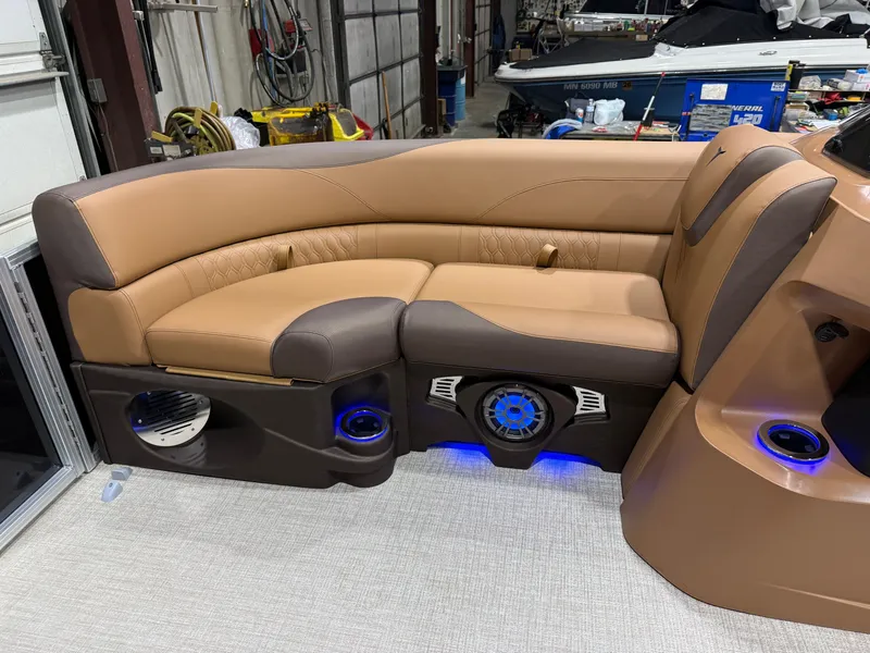 Slide: The Image of Tahoe LTZ 2385 Swingback (VRL) Tritoon & Honda 4-Stroke EFI 2025 - 31