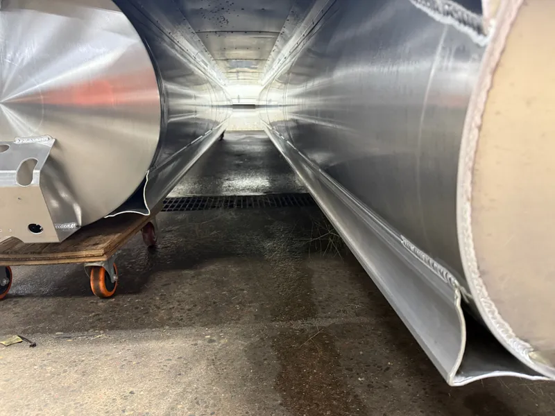 Slide: The Image of Tahoe LTZ 2385 Swingback (VRL) Tritoon & Honda 4-Stroke EFI 2025 - 43