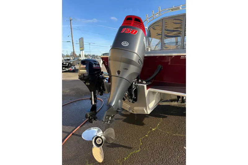 Slide: The Image of 2016 North River Seahawk boat with dual outboard motors, featuring a 150 horsepower engine. - 6