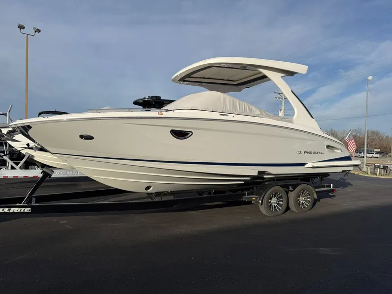 The Image of Regal 2800 Bowrider 2020 - 1