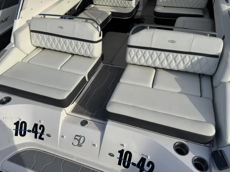 Slide: The Image of Regal 2800 Bowrider 2020 - 19