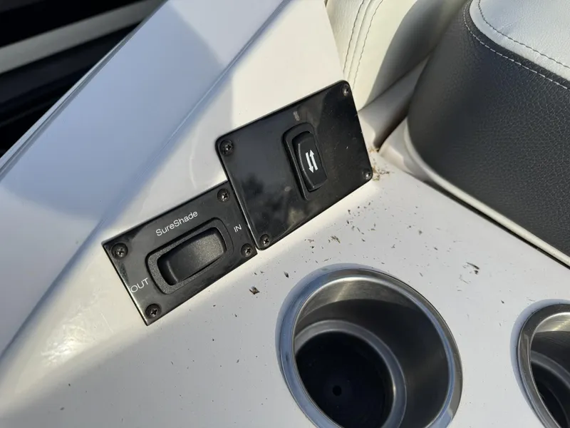 Slide: The Image of Regal 2800 Bowrider 2020 - 20